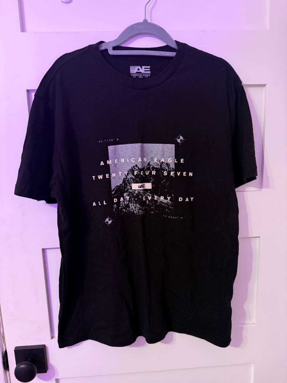 American Eagle Outfitters Black Graphic Short Sleeve Tee